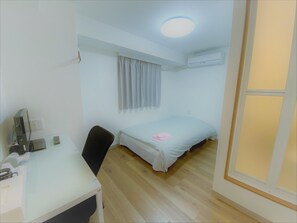 1 bedroom, desk, laptop workspace, blackout curtains - Hotel Chuo Bridge (Osaka)