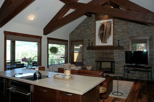 Luxury Mountain Cabin just steps to a ski trail