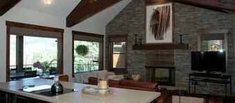 Luxury Mountain Cabin just steps to a ski trail