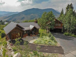 Exterior - Luxury Mountain Cabin just steps to a ski trail (Mt. Crested Butte)