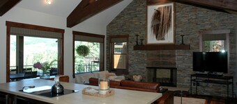 Luxury Mountain Cabin only 100 yards to the Homeowners Ski Trail!