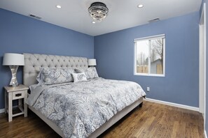 3 bedrooms, desk, iron/ironing board, travel crib