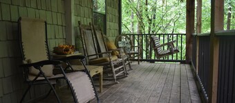 Hermosa cabaña privada en el bosque junto a una cascada