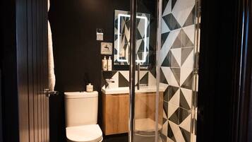 Standard Double Room, Ensuite | Bathroom