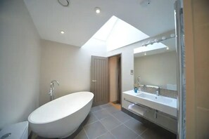 Superior Double Room, Ensuite | Bathroom - The George at Backwell (Bristol)