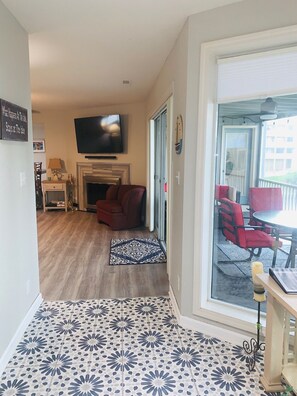 Smart TV, fireplace, DVD player, stereo