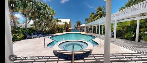 Piscine extérieure, piscine chauffée