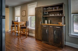Interior - 6 Bells: Harbor Springs Lodging for the Discerning Traveler (Harbor Springs)