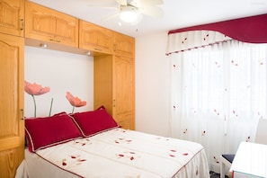In-room safe, iron/ironing board, WiFi, bed sheets - Castle Harbour (Arona)