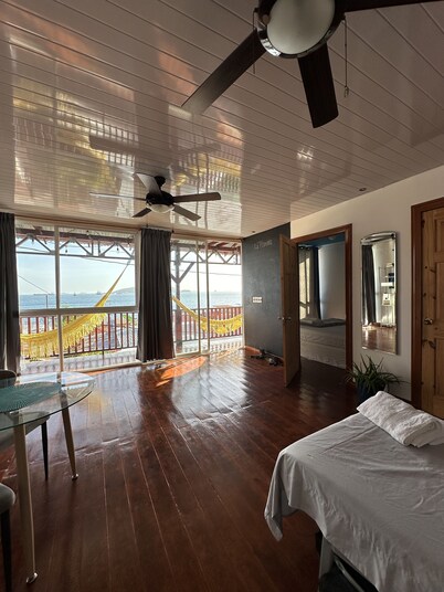 Cozy Top Suite. Ocean View. Pool Access. Taboga Island