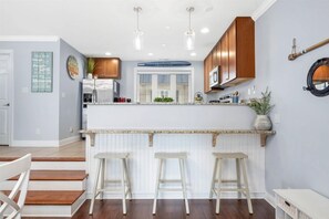 KĂŒhlschrank, Mikrowelle, Ofen, Herdplatte