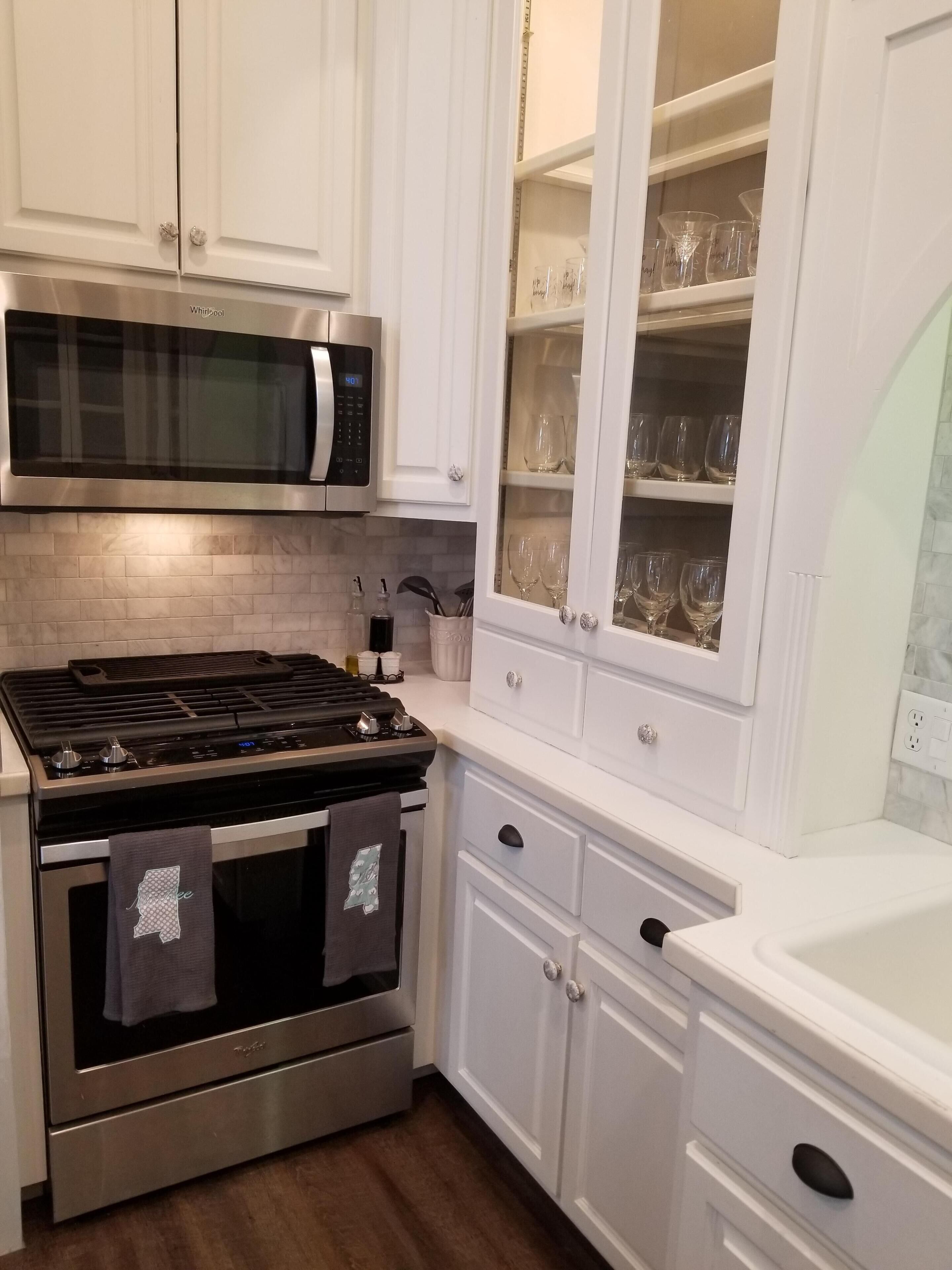 冰箱、微波炉、烤箱、炉灶