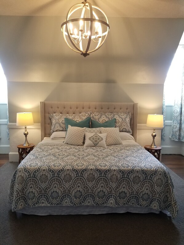 2 habitaciones, tabla de planchar con plancha, wifi y ropa de cama 