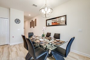 Dining - EV_9023 - 4 Bed 3 Bath Townhome with Screened-in Splash Pool and Access to Resor (Davenport)