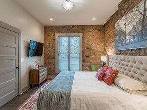 4 habitaciones, tabla de planchar con plancha y cuna de viaje