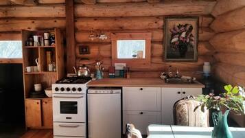 Refrigerador, horno, parrilla de estufa y cafetera y tetera