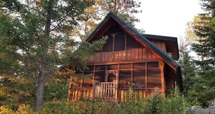 Wild Rose Cabin ~ Glamping dans les collines de mélÚzes! 10 min des pistes de ski XC!