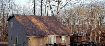 Lake Cumberland Hideaway #1-2 miles from Jtown Marina! Boat Parking & Fire Pit!