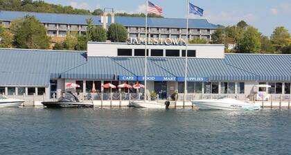Lake Cumberland Hideaway #1-2 miles from Jtown Marina! Boat Parking & Fire Pit!