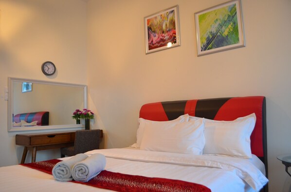 1 bedroom, desk, iron/ironing board, WiFi