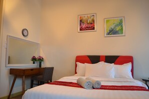 1 bedroom, desk, iron/ironing board, WiFi