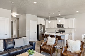 Smart TV, chimenea, videojuegos y reproductor de DVD 