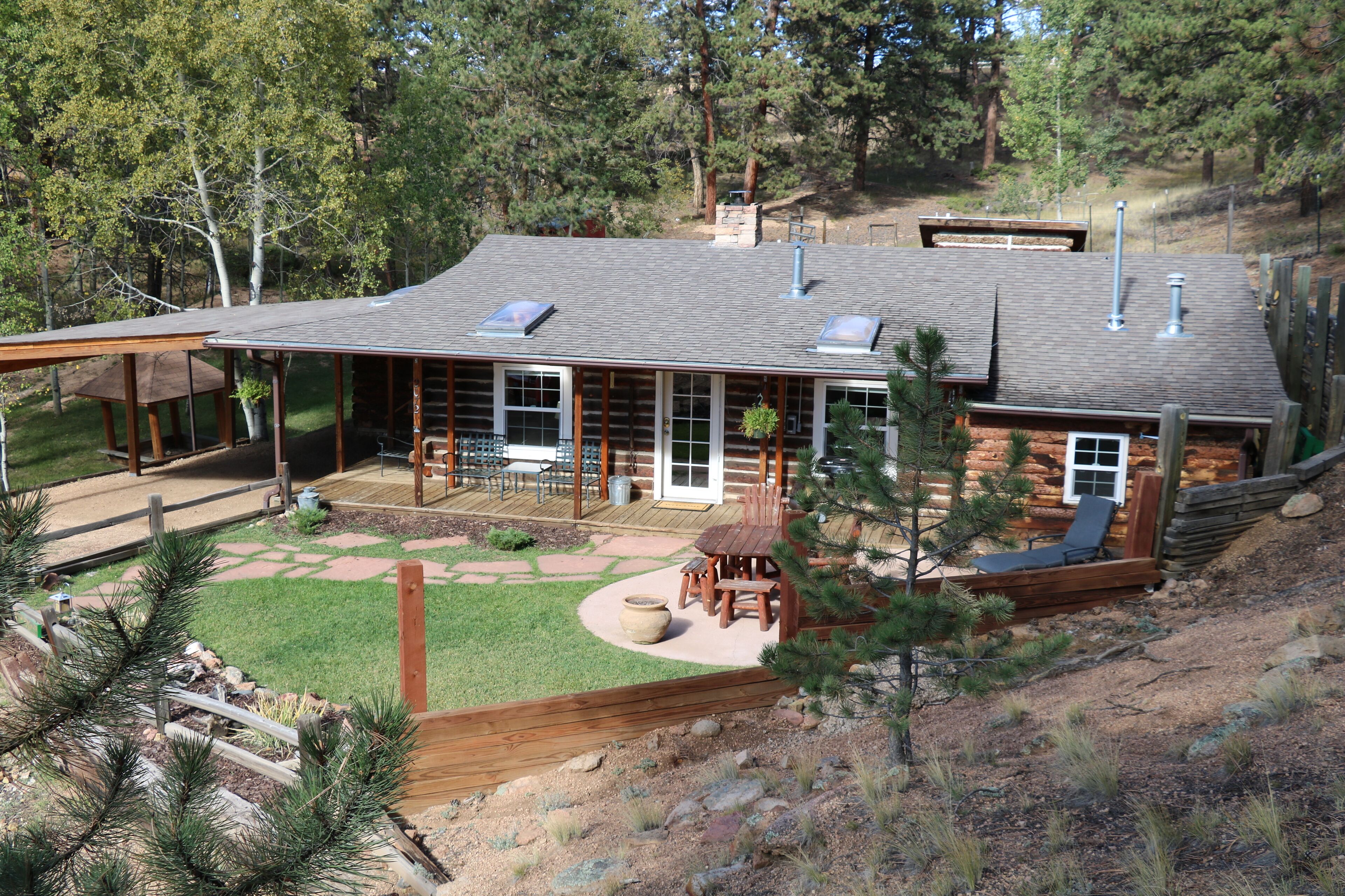 Beautiful and peaceful Cabin on 35 Acres!