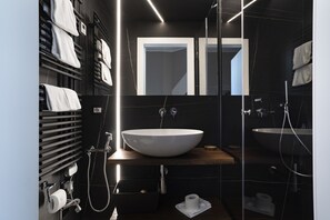 Economy Double Room | Bathroom | Free toiletries, hair dryer, slippers, bidet - Artemide GuestHouse (Florence)