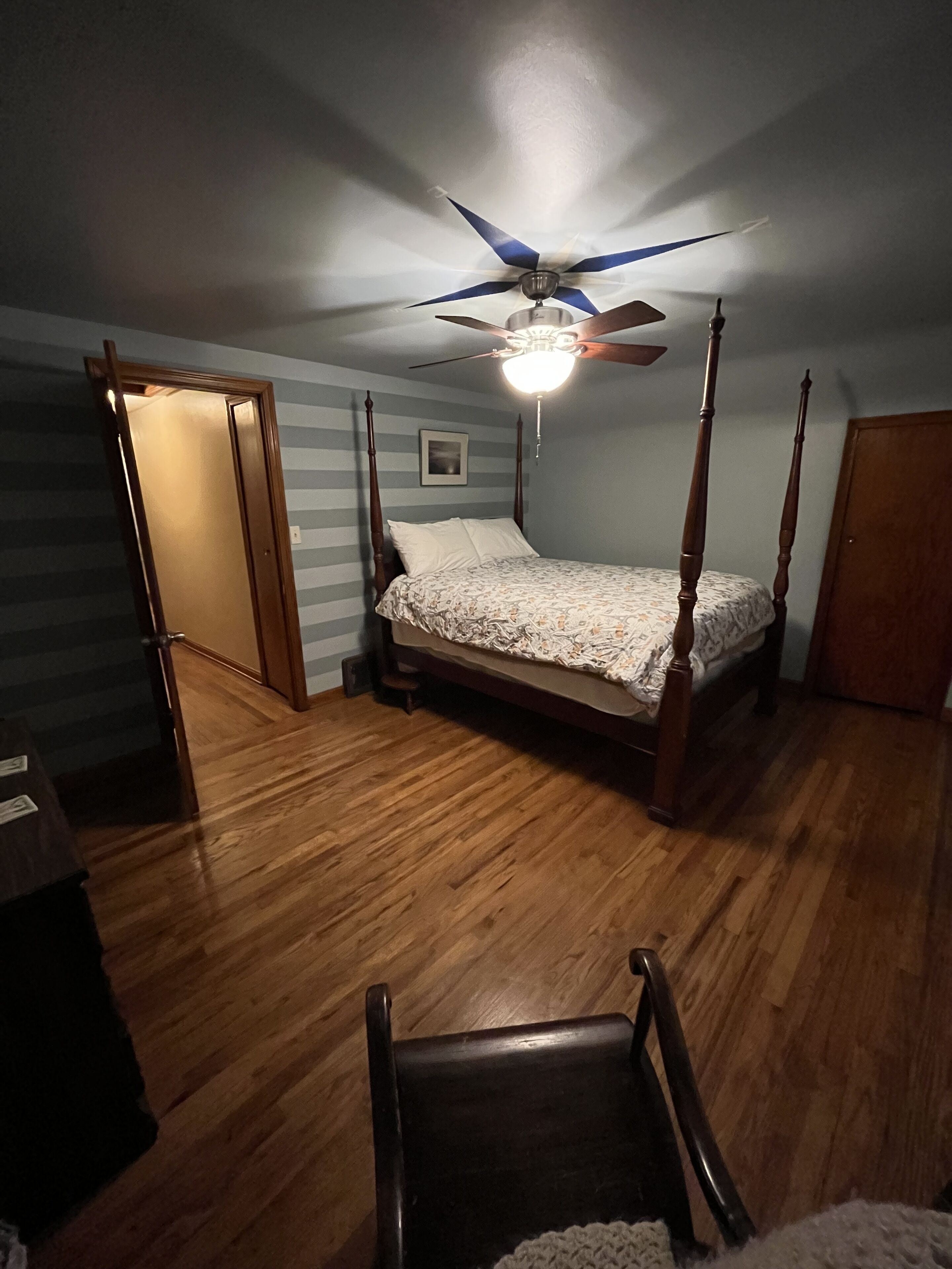 3 chambres, coffres-forts dans les chambres, bureau