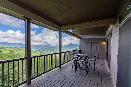 2B Condo w/ Game Tables and Great Views!