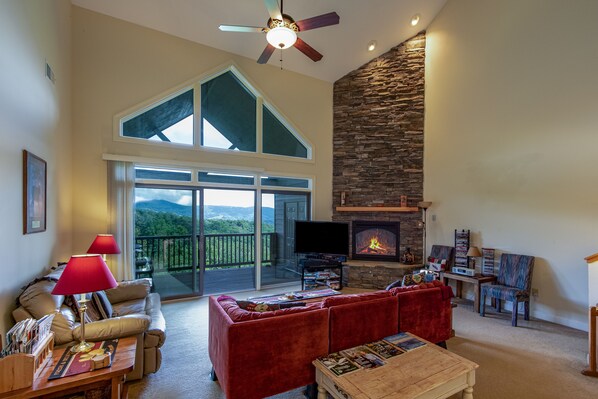 Televisio, takka, pöytäjalkapallopöytä