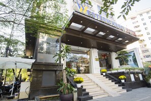 施設の正面