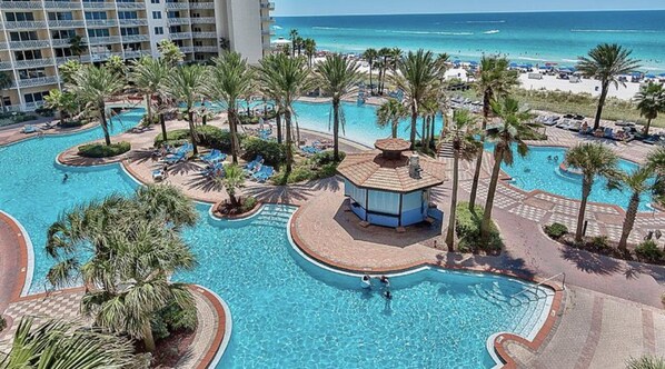 Alberca techada y alberca climatizada