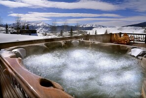 Outdoor spa tub - Alpine Vista/Luxury Home W/Incredible Views! Hot Tub! Sleeps 14! Heated Garage! (Crested Butte)