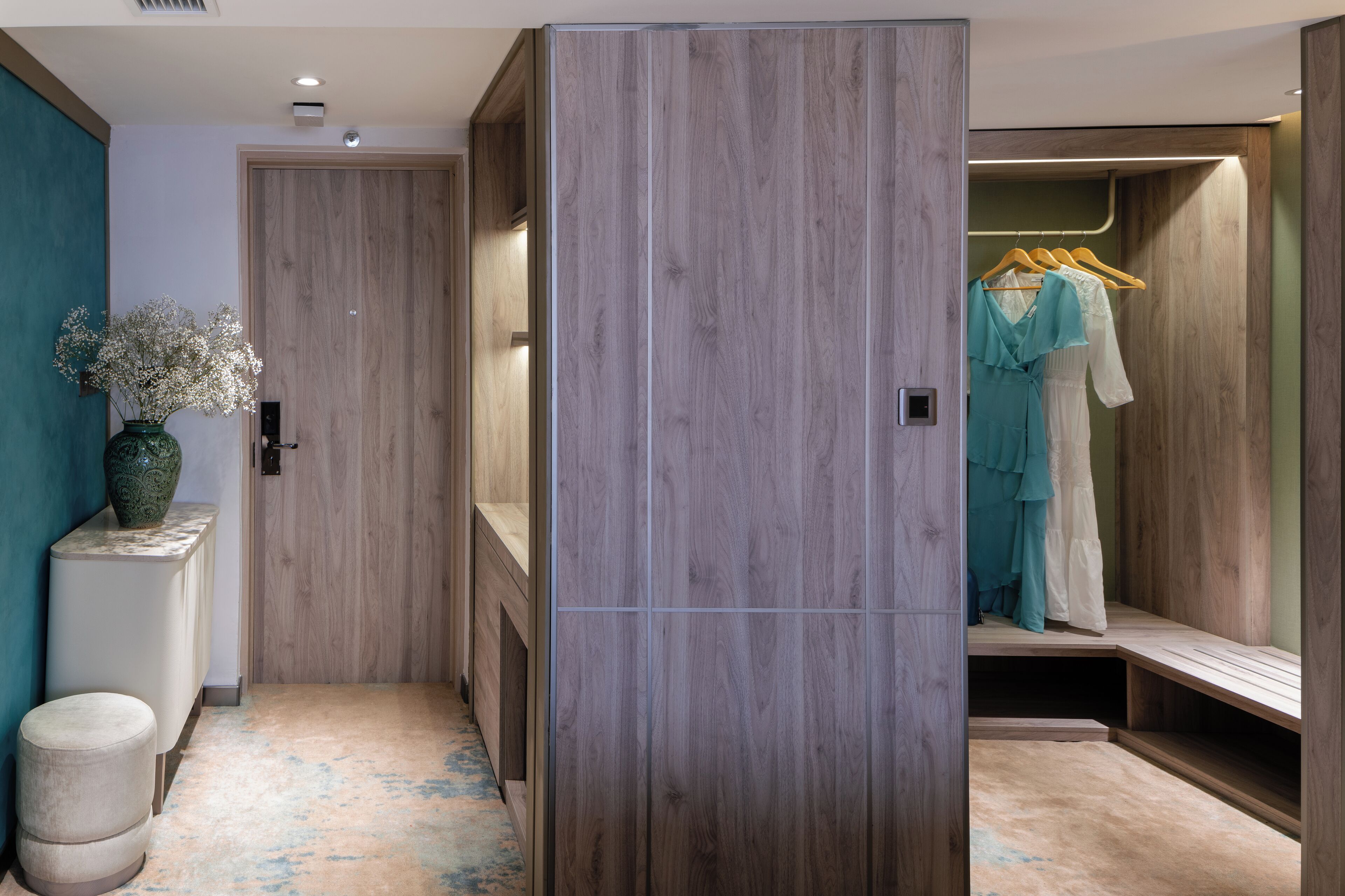 sky executive suite | minibar, in-room safe, desk, blackout curtains