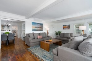 TV connectée, cheminée, espaces bureaux