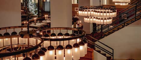 Breakfast, lunch, dinner served; international cuisine