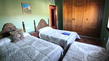 Apartament, 3 dormitoris, terrassa | 4 dormitoris, llits addicionals i roba de llit