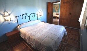 أسرّة قابلة للطي وملاءات أسرّة