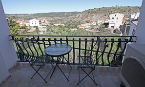 Apartment, 2 Bedrooms, Balcony (II) | Terrace/patio - El Rincón de Piedra Apartamentos Rurales (Enguidanos)