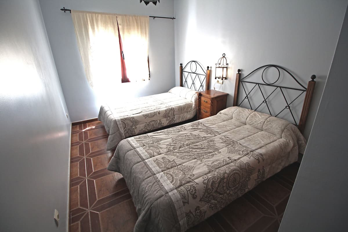 4 habitaciones, camas plegables/adicionales y ropa de cama