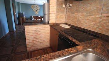 Apartament, 2 dormitoris, balcó (II) | Cuina privada | Frigorífic gran, microones, forn i placa de cuina