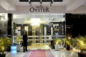 Porch - Oyster Hotel (Surat)