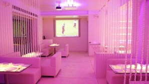 Lobby sitting area - Oyster Hotel (Surat)