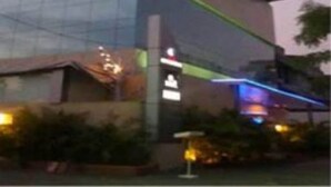 Front of property - Oyster Hotel (Surat)