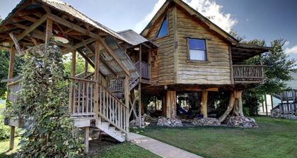 Cloud 9 Tree Haus - Cloud Lane