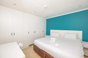 公寓 (4 Bedrooms) | 4 多间卧室、笔记本电脑工作区、熨斗/熨衣板、免费 WiFi