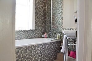 Bathroom - 2 Bedroom House in Islington (London)
