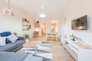 TV, streaming services - Stylish 2 Bedroom Flat in Manchester City Centre (Manchester)