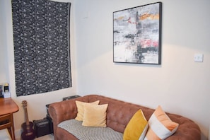 TV - Quirky 1 Bedroom Apartment at Seven Dials (Brighton)